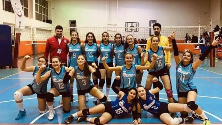 Kepezin küçük kızlar voleybol takımı yüzleri güldürdü
