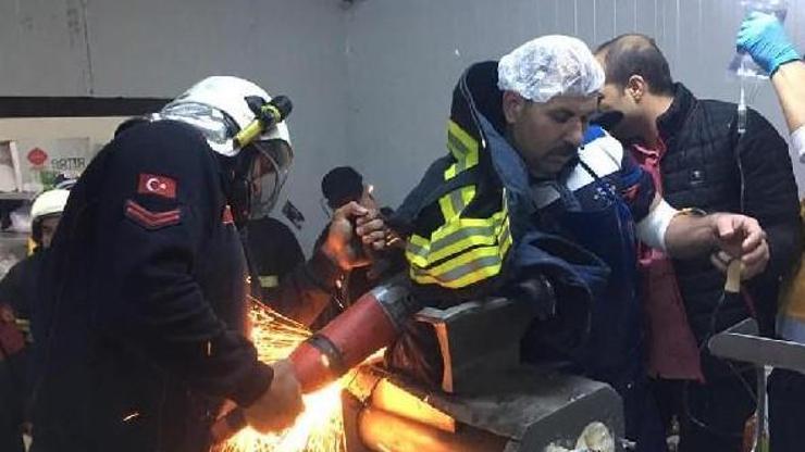 Kolunu tereyağı makinesine kaptırdı