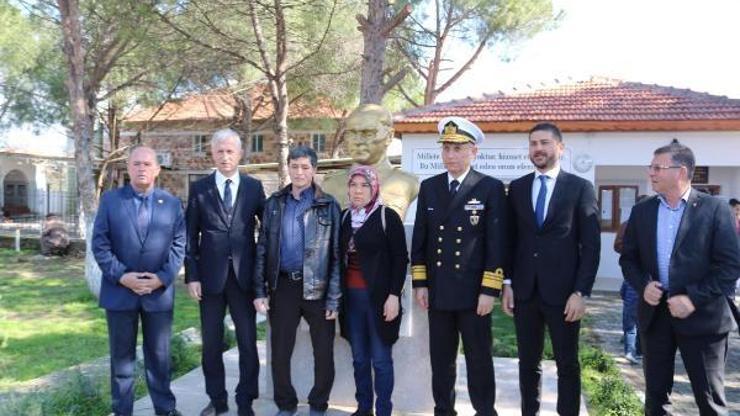 Foçada şehitler için lokma döktürüldü