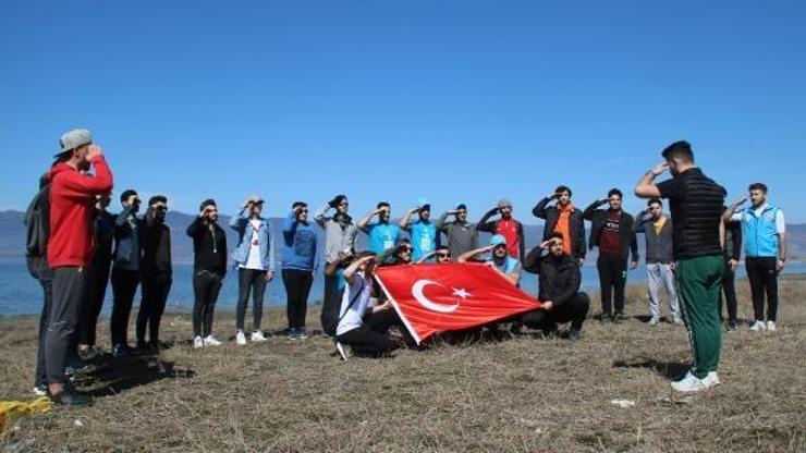 Öğrencilerden Komando Marşı
