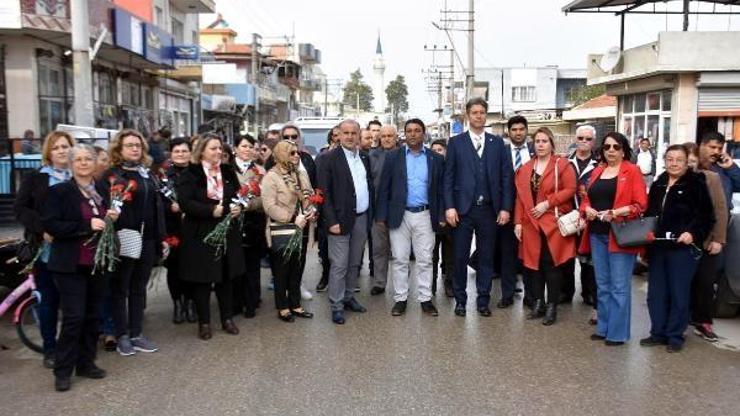 İYİ Partili Başkan, kadınlara 2 bin 500 sümbül dağıttı