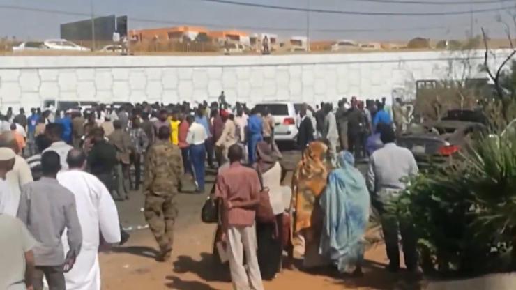 Sudan Başbakanının konvoyuna bomba yüklü araçla saldırı