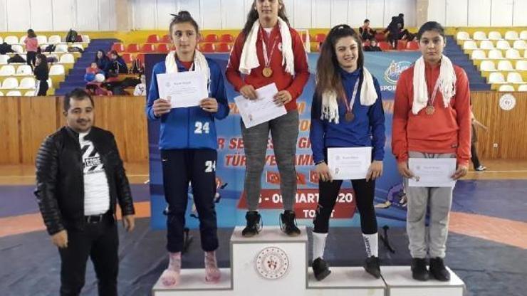 Kepezin güreşçilerinden 2 bronz madalya
