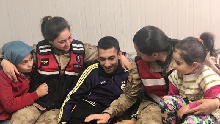 Jandarmadan depremzede Samete tekerlekli sandalye