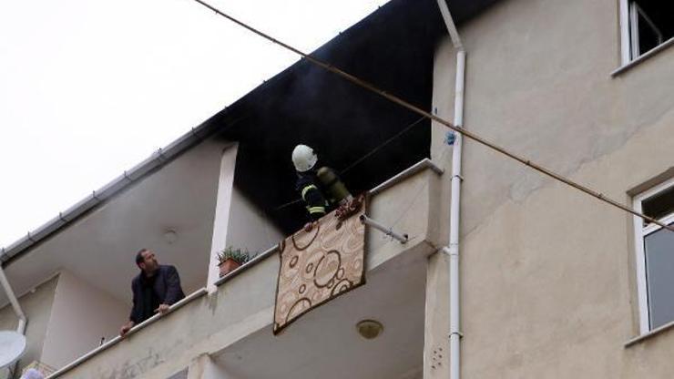 Apartman dairesinde çıkan yangın korkuttu