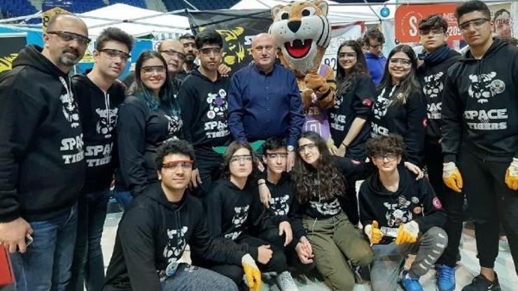 Mersinli öğrenciler robotik takımıyla ikinci oldu