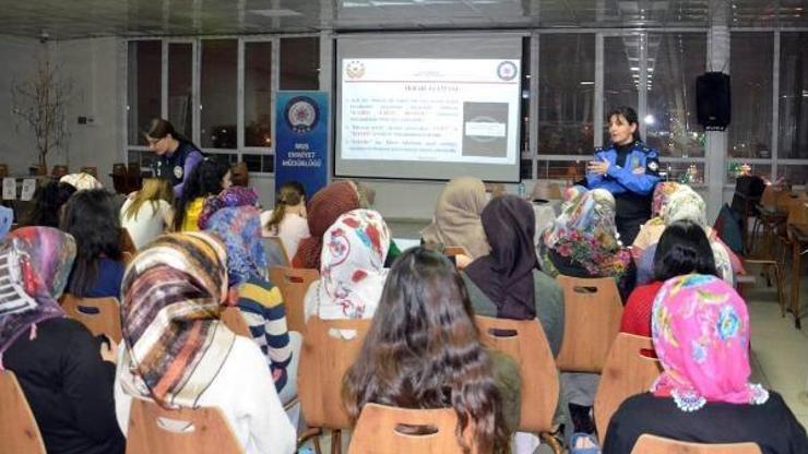 Muş’ta polis ekipleri öğrencileri bilgilendirdi