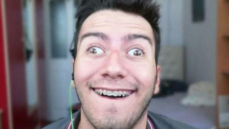 Enes Batur YouTubedan kısıtlama yedi