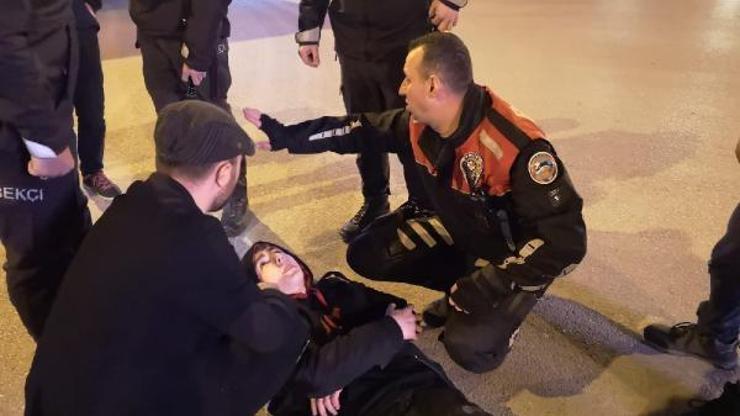 Kamyonetin çarptığı patenli genç, yaralandı