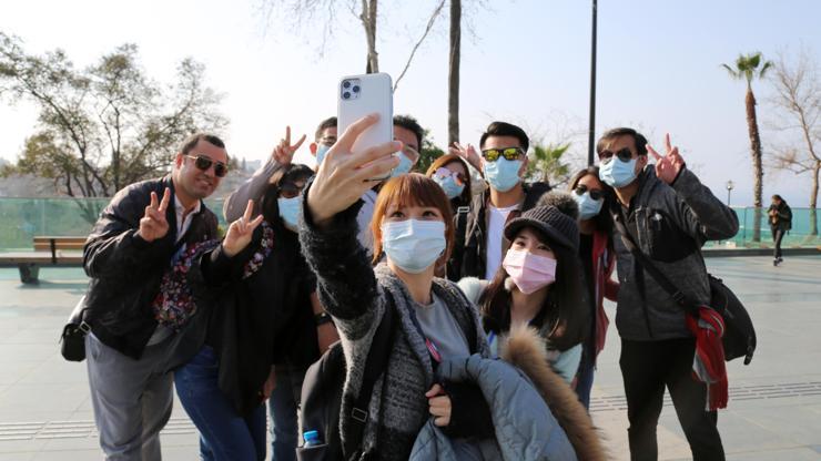 Tayvanlı turistlerden Antalyada maskeli tur