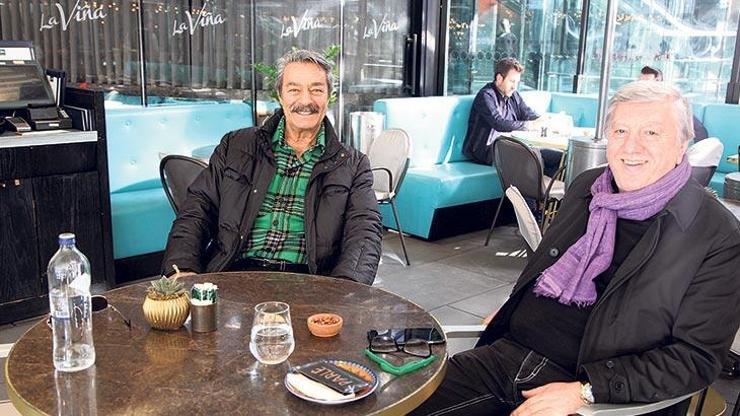 Arkadaşıyla tokalaşmadı
