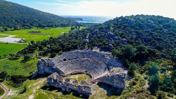 Patarada antik tiyatronun ihalesi yapıldı