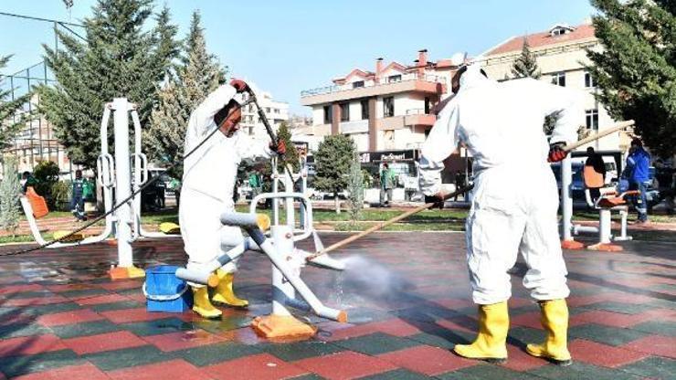 Mamaktaki parklarda dezenfekte çalışması