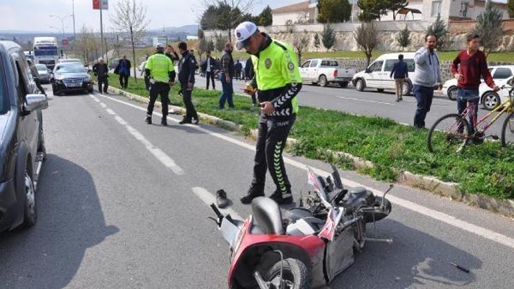 Otomobille çarpışan motosikletin sürücüsü yaralandı