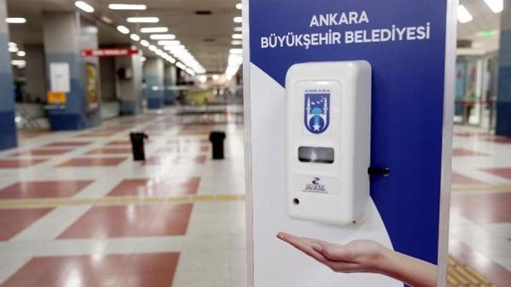 Raylı sistemlere el dezenfektanları yerleştiriliyor