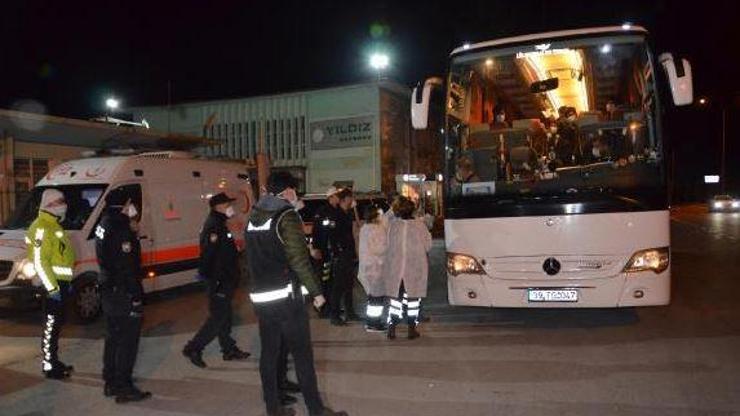 Sınırdan dönen göçmenlere sağlık kontrolü yapıldı