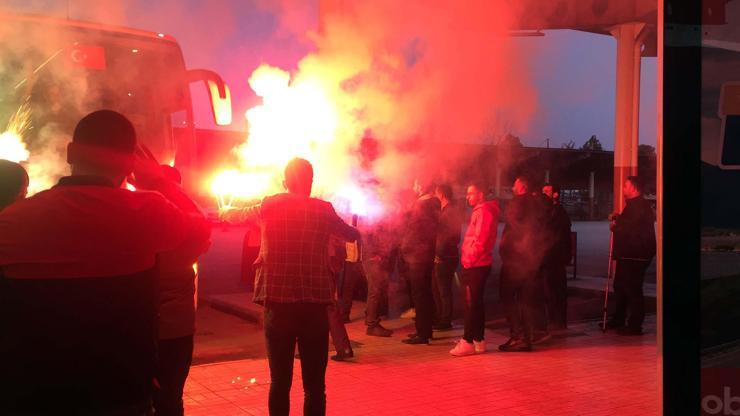 Yasak dinlemediler Meşaleli asker uğurlaması
