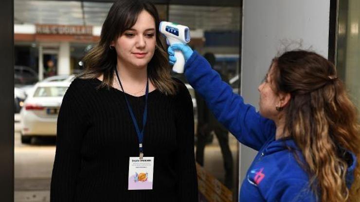 Belediye çalışanlarına ateş ölçümü ve dezenfektan