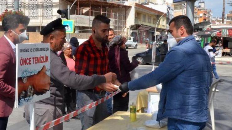 Ziraat Odasından vatandaşa maske ve eldiven