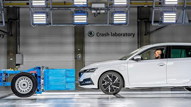 Skoda laboratuvarda çarpışacak