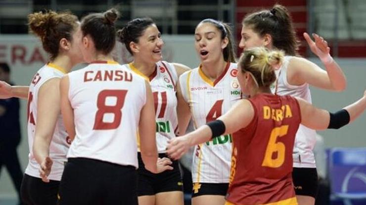 Galatasaraylı iki oyuncu ülkesine döndü