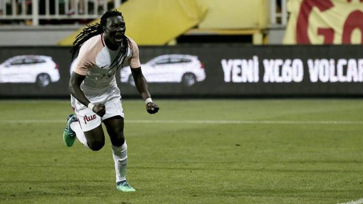 Beşiktaştan Bafetimbi Gomis hamlesi