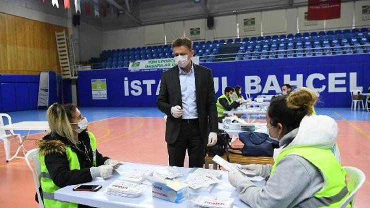 Bahçelievler’de vatandaşa hijyen seti verildi