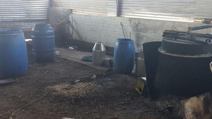 Çiftlik evinde 665 litre sahte içki ele geçirildi