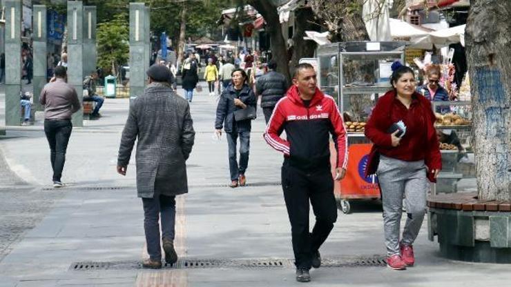 Kapalı Yolda sosyal mesafe yok