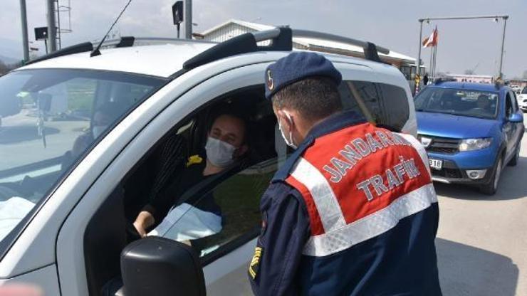 Jandarma, araç sürücülerini koronavirüs tedbirleri konusunda bilgilendirdi