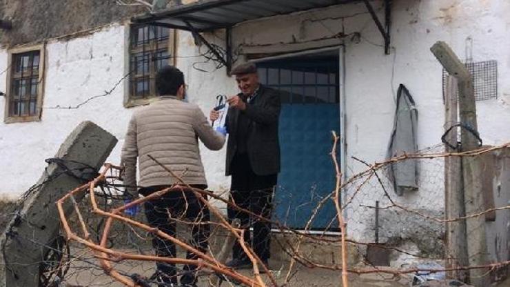 Şereflikoçhisarda vatandaşlara hijyen paketi