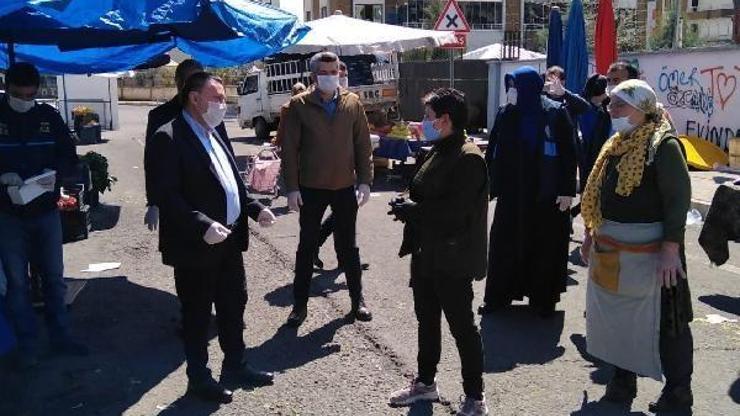 Beyoğlu, semt pazarında maske dağıttı