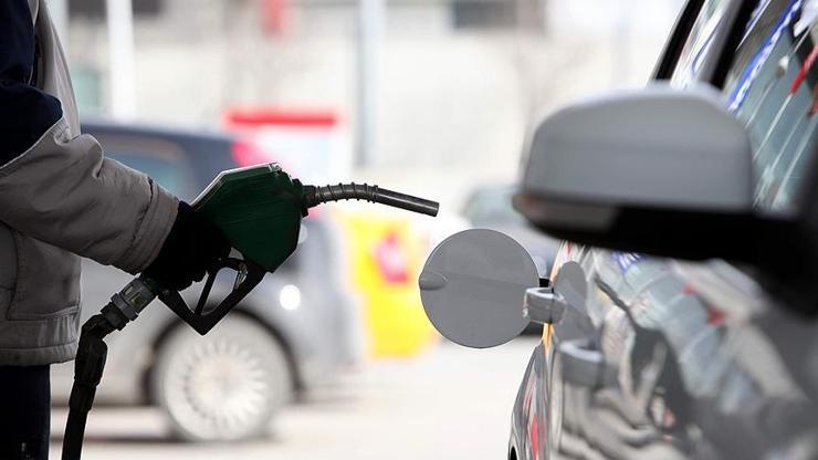 Benzine 15 kuruş zam yapıldı