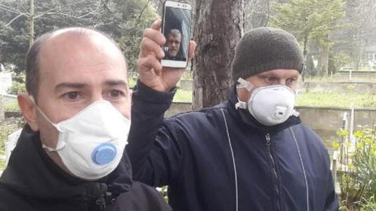 Babasının cenazesini telefondan izleyebildi