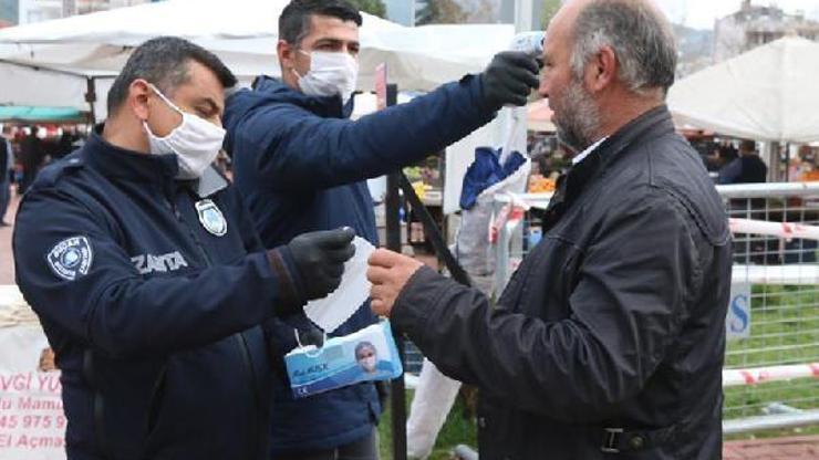 Bucakta halk pazarında koronavirüs tedbirleri
