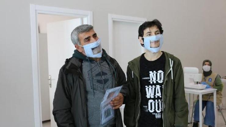İşitme engelliler için özel maske üretildi