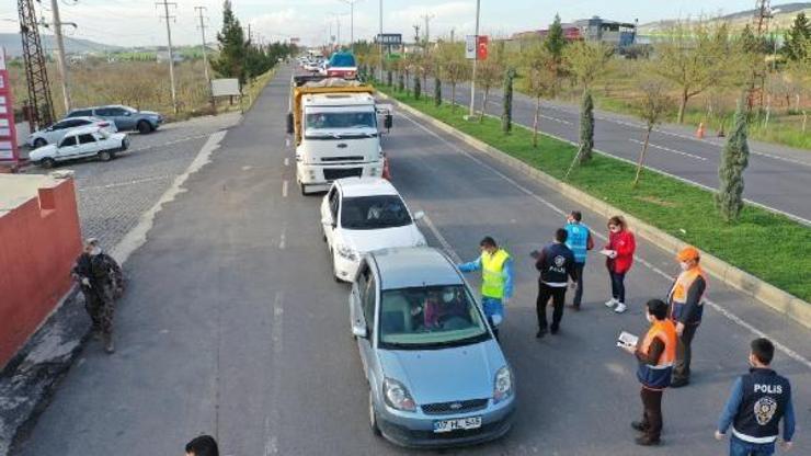 Şanlıurfa’da sürücülere maske dağıtıldı