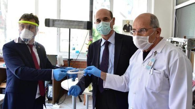 Üniversitelilerden sağlık çalışanlarına siperlik maske