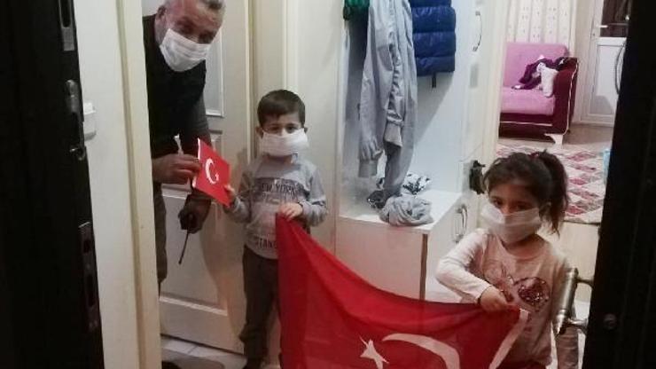 Minikler istedi polis bayrak getirdi
