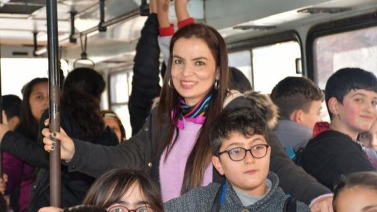Saime öğretmenin öğrencilerinden İstiklal Marşı klibi