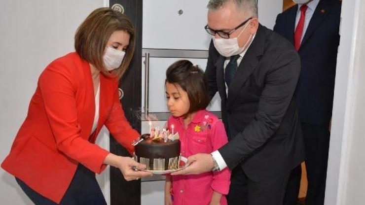 Vali Şimşek çocuklara sürpriz yaptı