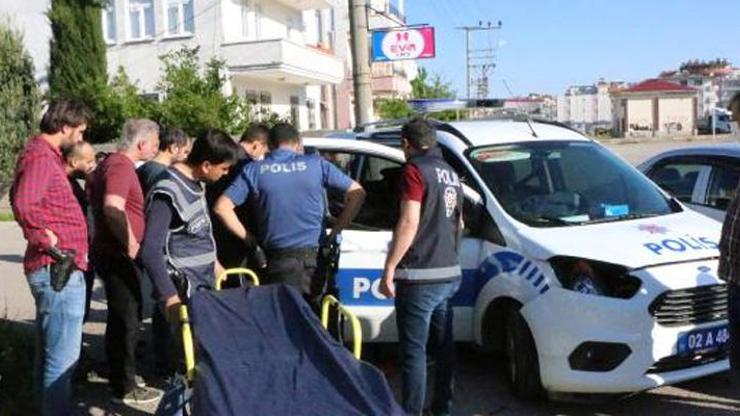 Polis aracı otomobille çarpıştı