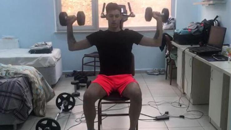 Berke Özer karantinada gün sayıyor