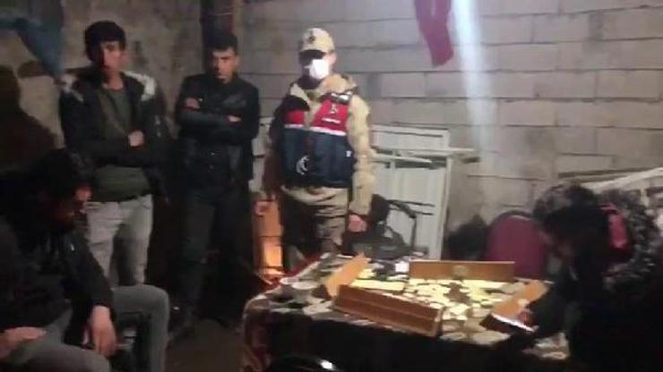 Garajda çay ocağı kurup okey oynattılar