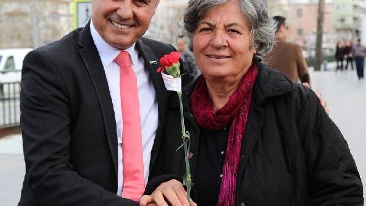 Manavgatta annelere 10 bin çiçek