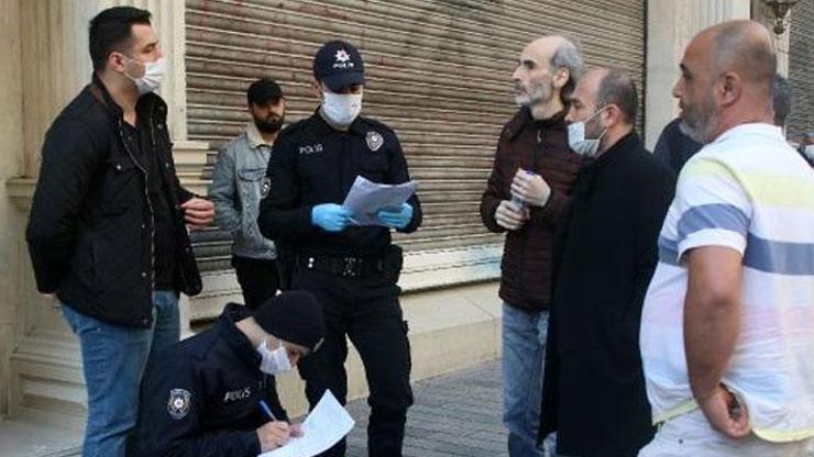Beyoğlunda maskesiz dolaşanlara ceza kesildi