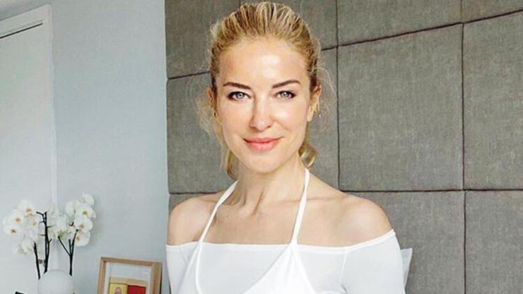 Burcu Esmersoyun akşam yemeği şıklığı