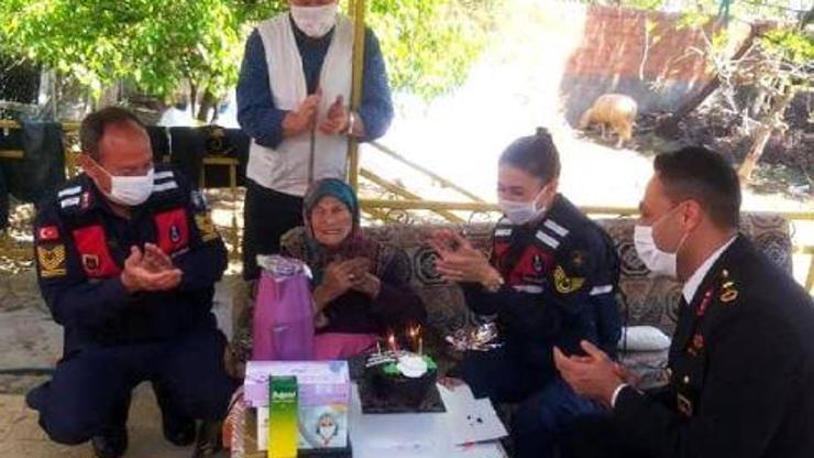 100 yaşına giren Habibe nineye doğum günü sürprizi