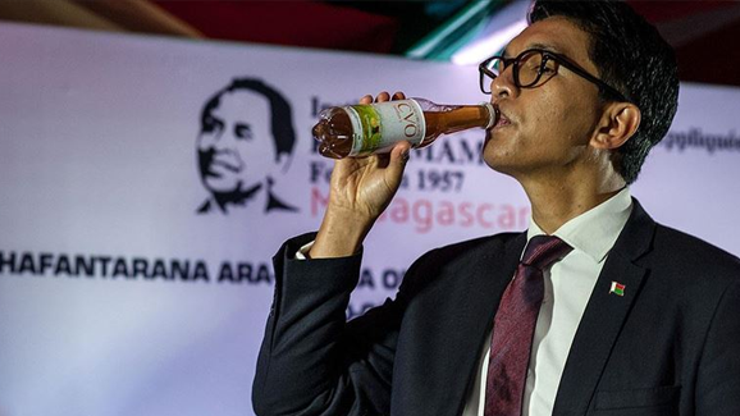 Bitkisel korona ilacı Gambiyada