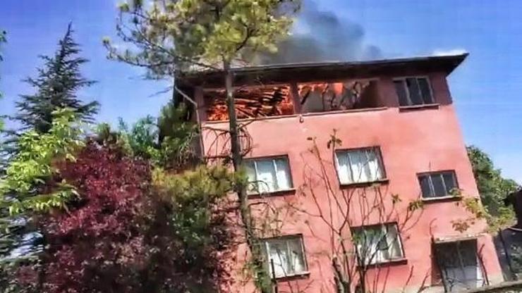 3 katlı evin çatısı alevlere teslim oldu